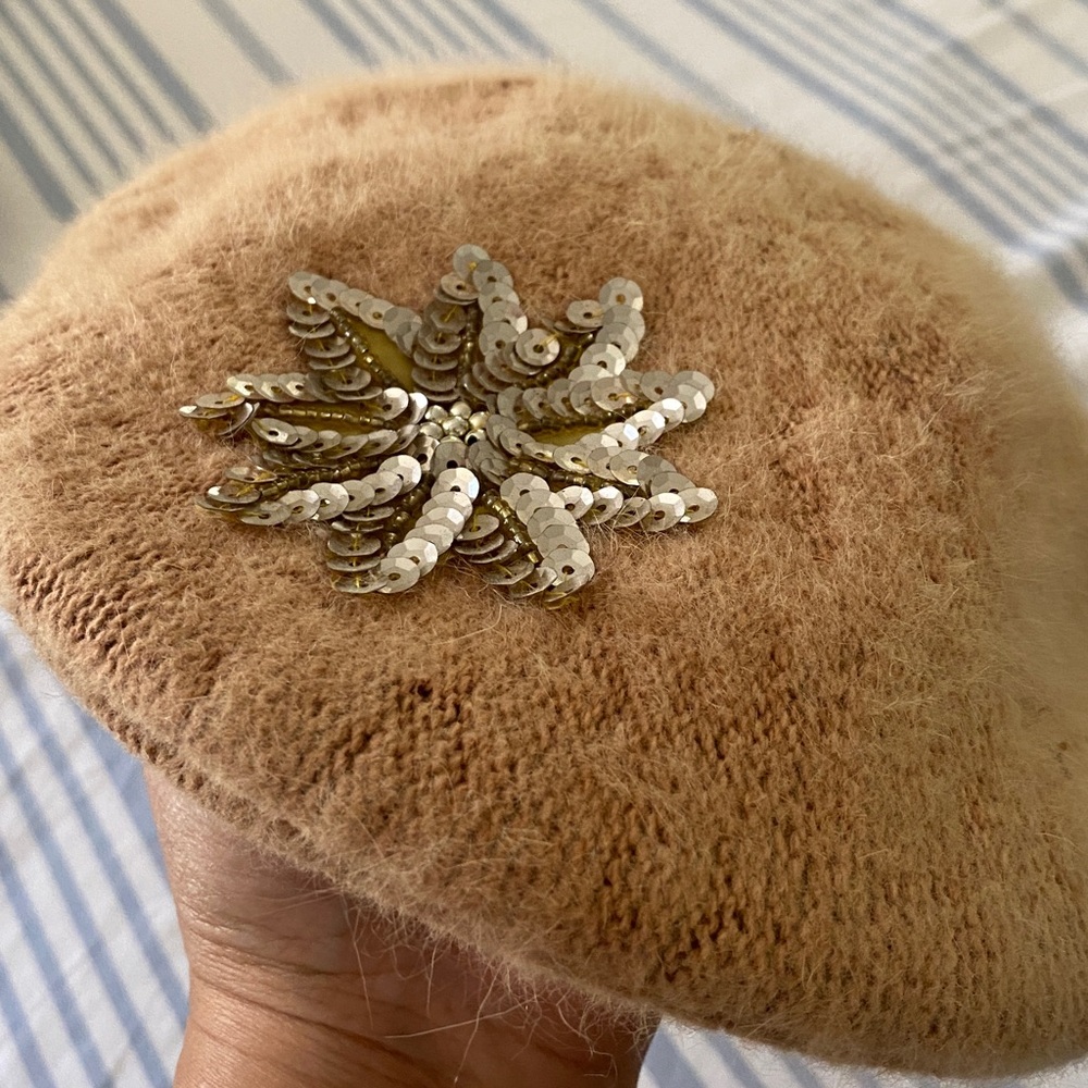 NWT DNY Angora women’s beret w silver sequins camel cottage-core fairy feminine